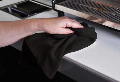 Easy cleaning with the Barista Towel - black microfiber